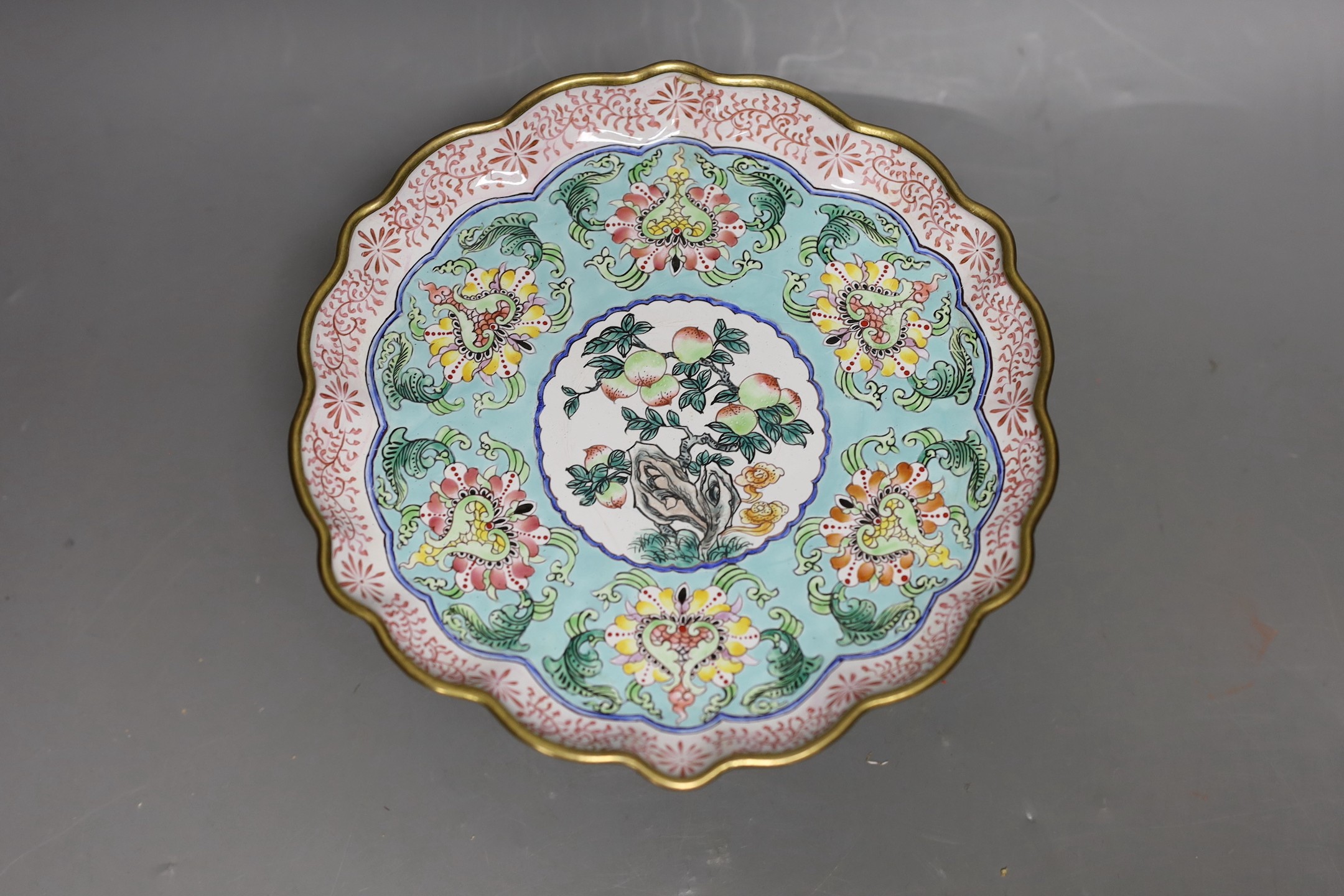 A boxed Chinese Guangzhou enamel comport, 21cm diameter